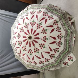 Sombrilla de Algodón Hecha a Mano en Jaipur, Diseño Bohemio Semiautomático, Protección Solar, para Uso en Jardín - Product Image 4