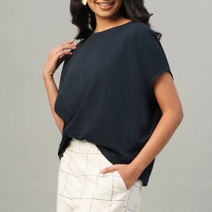 เสื้อครอปทรงบ็อกซี่ "Clean Girl" |   ผ้าผสมไหมและฝ้ายเนื้อนุ่มพิเศษ 200 กรัม |   เสื้อยืดทรงหลวมแบบมินิมอล - Product Image 1