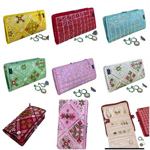 Organizador de Joyas de Algodón con Bordado Resham Indio, 5 Capas, Bolsillos, Estampado Étnico, Bolsa de Almacenamiento Tradicional Multiusos - Product Image 1