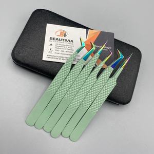 Pince à épiler professionnelle en acier inoxydable avec logo personnalisé Nouveaux embouts en fibre pour l'extension de cils volumineux - Product Image 2