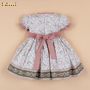 DR4522 – เดรสแขนพองลายดอกไม้พร้อมดีเทลผ้าปิเก้สีชมพู - Product Image 5