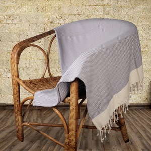 Serviette de Bain Rectangulaire 100% Coton Gaufré à Carreaux, Douce et Moelleuse avec Franges, Compressée, Écologique, Hypoallergénique, Pour Usage Domestique, Lavable en Machine - Product Image 3