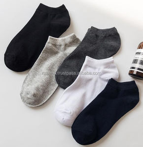Chaussettes de performance à séchage rapide avec soutien amortissant et panneaux en maille pour le sport et l'entraînement quotidien - Product Image 6