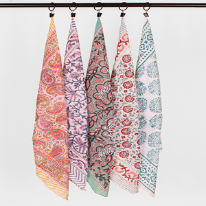 Juego de 5 Accesorios Hechos a Mano, Ligeros y Ecológicos, para el Cabello y la Muñeca, con Diseño Floral Paisley Boho - Product Image 1