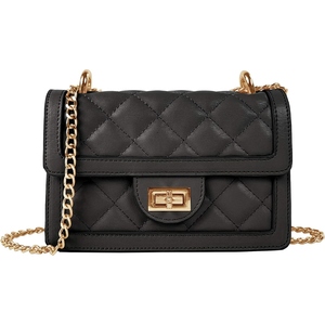 Sac bandoulière matelassé en cuir blanc grand format avec chaîne dorée et fermeture éclair, style tendance toutes saisons - Product Image 2