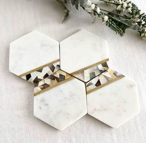 Sous-verres décoratifs en nacre, faits à la main, avec incrustations de coquillages naturels, napperons de table, articles cadeaux de luxe - Product Image 1