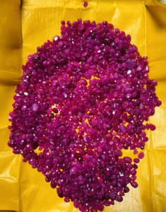 Rubí Natural AAA, Corte Ovalado Facetado, Suelto |   Piedras de Rubí de Corte Ovalado de Tamaño Pequeño |   Certificado por Terceros, Venta al por Mayor en Rajasthan - Product Image 4