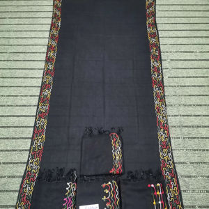 Vente en gros de hijabs en viscose d'hiver AHE Zubda |   Écharpe arabe Kashka de couleur unie durable et durable avec pompon en dentelle - Product Image 3