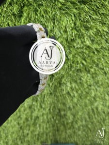 AARVA JEWELS Montre analogique ronde de luxe pour femme avec lunette sertie de diamants, bracelet en acier inoxydable, cadran en cristal saphir - Product Image 4
