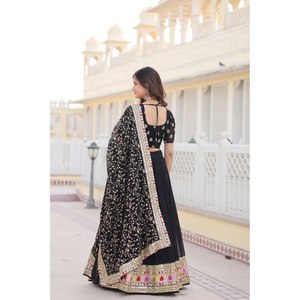 LEHENGA CHOLI PREMIUM CON DUPATTA DE 2017 - Product Image 2