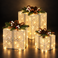 Ensemble de 3 boîtes cadeaux de Noël lumineuses avec filet crème et ruban argenté pour la décoration intérieure des fêtes