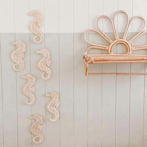 ชั้นวางของติดผนังหวายรูปดอกไม้ ชั้นวางของตกแต่งห้องเด็ก ชั้นเก็บของในห้องเด็กอ่อน ชั้นวางหวายธรรมชาติ ดีไซน์สวยงาม - Product Image 2