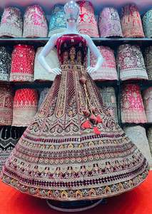 Timeless Winter Adults Bridal Lehenga Choli Heavy Flair avec miroir et pierre de Jarkan Detailing Long Blouse & Dupatta - Product Image 4