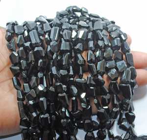 ลูกปัดพลอยสปิเนลสีดำธรรมชาติทรงเหลี่ยมแบบเม็ด สำหรับทำเครื่องประดับ ขายส่ง - Product Image 1