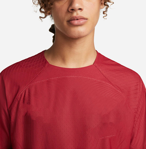 Camiseta de Fútbol Verde Texturizada de Manga Corta con Cuello Redondo, Ajuste Atlético, Tejido Transpirable de Poliéster, Ropa Deportiva - Product Image 4