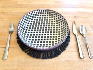 Napperons en macramé bleus élégants, style bohème chic, pour la décoration de table de cuisine, salle à manger et salon - Product Image 3