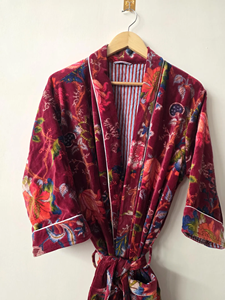 เสื้อคลุมกำมะหยี่สีแดงเข้มสำหรับผู้หญิงชุดกิโมโนผ้าพิมพ์ลายดอกไม้ระบายได้ดีเป็นมิตรกับสิ่งแวดล้อม - Product Image 6