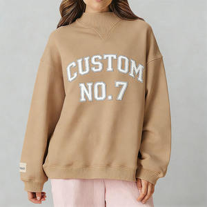 Sudadera Oversize Beige de Cuello Redondo para Mujer con Estampado de Letra N.º 7 Blanca Personalizada, 100% Algodón Tejido, Prenda de Otoño con Cuello Simulado - Product Image 1