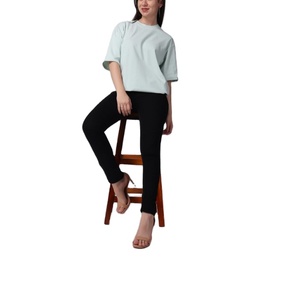 Sudadera de algodón informal para mujer de talla grande personalizada del proveedor de BD, ropa de correr de estilo sólido de gran tamaño con logotipo corto para la temporada de verano - Product Image 2