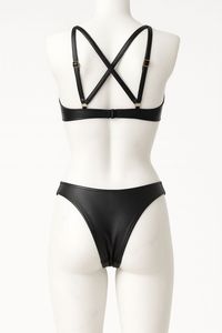Conjunto de lencería de dos piezas para mujer: sujetador con aros de piel sintética color burdeos y bikini con tiras en Y, copa completa y efecto push-up. - Product Image 5