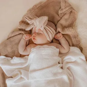Couverture pour bébé en tricot de qualité supérieure avec motif à œillets décoratifs, douce et légère, literie de crèche pour nourrissons et tout-petits - Product Image 6