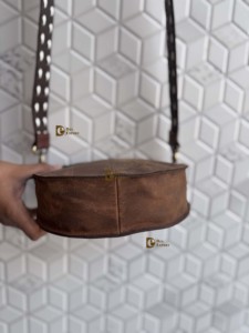 Bolso bandolera de cuero genuino hecho a mano de alta calidad, estilo vintage occidental, con diseño artesanal, para mujer. - Product Image 4