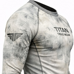 Camiseta Rashguard Cómoda y Ecológica para Hombre y Mujer - Protección UV, Transpirable, Antibacteriana, Ropa Deportiva TITAN TREAD WEAR - Product Image 6