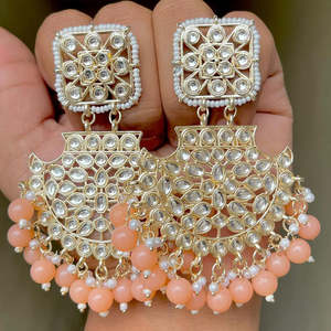 Pendientes colgantes de Kundan y cuentas chapados en oro para mujer, joyería étnica india tradicional para boda y fiesta - Product Image 1