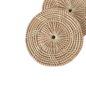 Dessous de plat de cosse de maïs de ménage tapis herbe tressée Table à manger ronde paille tissée à la main coussin isolant à Star Crafts Inde - Product Image 1