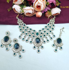 Ensemble élégant de collier, boucles d'oreilles et mang tika en zircon cubique ovale, pour mariage et soirée, bijoux de mode, fabricant. - Product Image 3