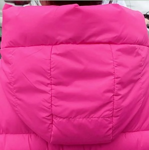 Chaqueta Acolchada Rosa con Capucha y Cierre de Botones, Cortavientos, Informal de Invierno, Corte Regular, Unisex, Relleno de Poliéster, Color Sólido - Product Image 2