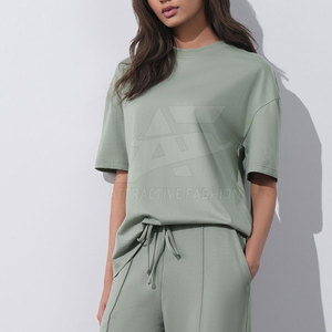 เสื้อยืดโอเวอร์ไซส์สำหรับผู้หญิง สไตล์โมเดิร์น ออกแบบมาเพื่อความสบายในการสวมใส่และมีเสน่ห์ทางแฟชั่น - Product Image 6