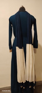 Elegante Vestido Maxi Azul Marino con Bordado Dorado, Cuello en V, Manga Larga, Corte en A, Estilo Casual - Product Image 3