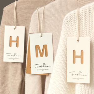 Étiquettes volantes OEM de haute qualité au design populaire, en carton brun avec découpe, taille personnalisée pour les marques de vêtements de mode - Product Image 3
