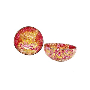 Ensemble de bols en noix de coco polie avec des cuillères sombres faites à la main au Vietnam pour un usage familial - Product Image 2