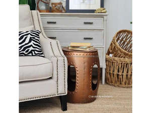 Tabouret / Table basse moderne avec structure en métal finition cuivre et plateau en bois de manguier pour la décoration de salon - Product Image 2