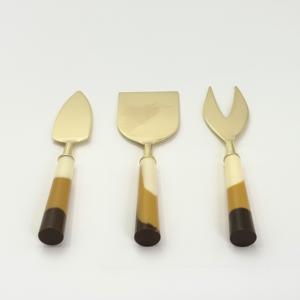 Outils à fromage en acier inoxydable écologiques de designer, manches en résine artisanales, compatibles lave-vaisselle, pour planches à charcuterie contemporaines - Product Image 2