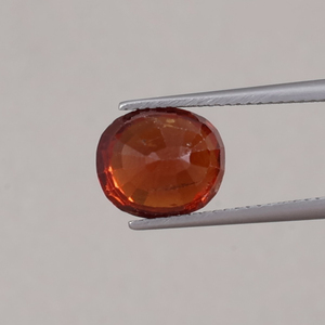 เฮสโซไนต์สีแดงธรรมชาติขายส่ง น้ำหนัก 5.22 กะรัต รูปทรงคุชชั่น 10.5x9 มม. สีอ่อน ได้รับการรับรองจาก IGI คุณภาพเยี่ยม สำหรับทำเครื่องประดับ - Product Image 3