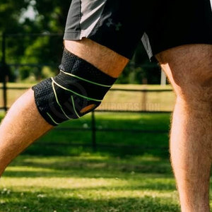La manchette élastique pour le genou offre un ajustement durable et une compression fiable pour une stabilité accrue et une réduction du stress musculaire. - Product Image 4