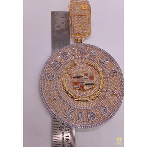 Exclusivo colgante de coche de lujo con piedras de diamante moissanita de primera calidad y un elegante estilo hip hop. - Product Image 2