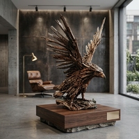 Sculpture d'aigle moderne en bois artisanal, en bois flotté de teck, avec ailes écartées, statue d'oiseau, décoration de sol, pièce unique pour mariage