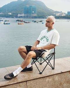 T-shirt à manches courtes pour homme 100 % coton tricoté, col en V formel, coupe ample, logo frontal, respirant, écologique, fabriqué au Vietnam - Product Image 3