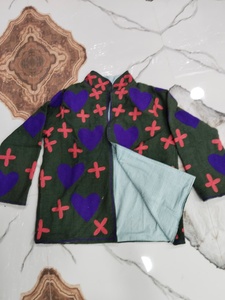 Chaquetas Acolchadas Suzani Florales Hechas a Mano con Bordado Intrincado, Ropa Casual de Invierno de Algodón Transpirable y Ecológico para Boutiques - Product Image 3