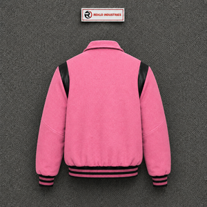 Chaqueta Varsity Rosa Personalizada de Lana con Paneles de Cuero Negro en los Hombros, Diseño Texturizado, Botones a Presión, Estilo Béisbol, Cierre de un Solo Botón - Product Image 6