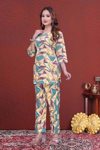 ชุดเซ็ตไมโครพิมพ์ลายทันสมัยสำหรับผู้หญิง แฟชั่นรักษ์โลก คอทรงกลม ชุดสองชิ้น ขายส่ง ไซส์ S ถึง 6XL คละสี - Product Image 2