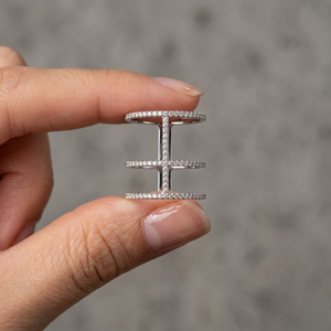 Anillo de oro blanco de 18 quilates al por mayor, diseño de jaula de triple banda, con múltiples filas de diamantes, escalera geométrica, anillo llamativo, OEM personalizado - Product Image 3