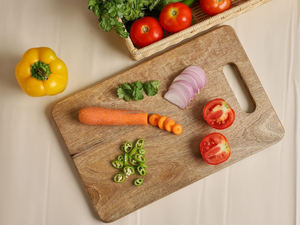 Planche à découper portable en bois d'acacia avec rigole à jus, plateau à fromage pour la cuisine, la maison ou l'extérieur - Product Image 2