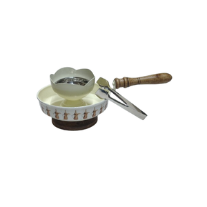 Brûleur d'encens portable en métal noir mat écologique avec poignée en bois et design traditionnel - Product Image 4