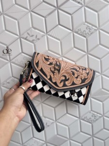 Cartera de Mujer de Cuero Genuino con Diseño a Cuadros Blancos, Estilo Vintage, Hecha a Mano, la Más Vendida - Product Image 5