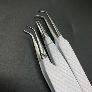 Extensiones de Pestañas Profesionales de Acero Inoxidable Sostenible, con Punta en Ángulo de 45 Grados, Agarre Fuerte, Recubrimiento en Polvo Blanco - Product Image 3